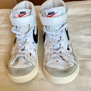 Nike High Top Paint Splatter Sneakers. Youth 7
